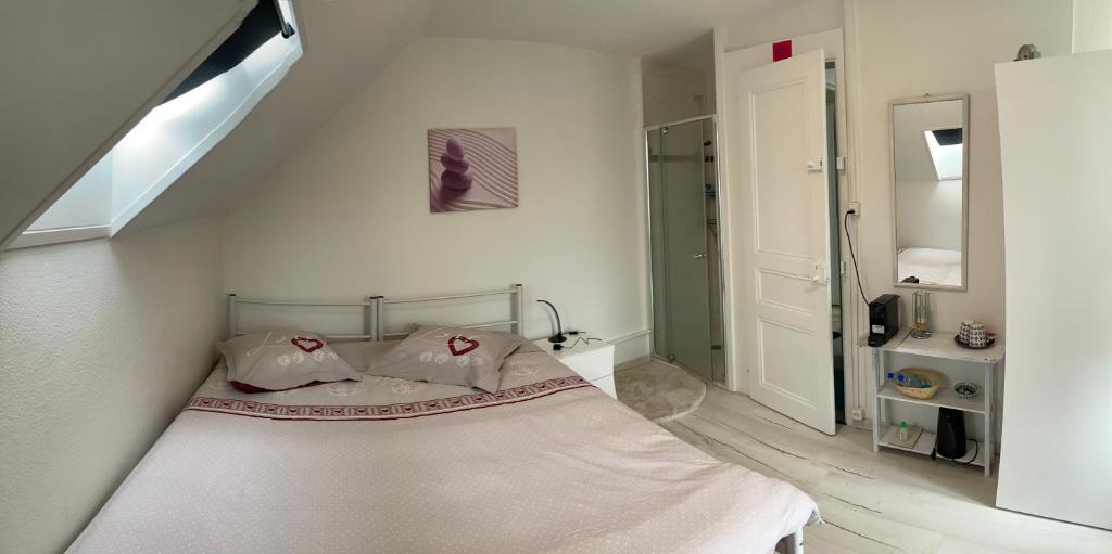 La Maison Bleue room 1